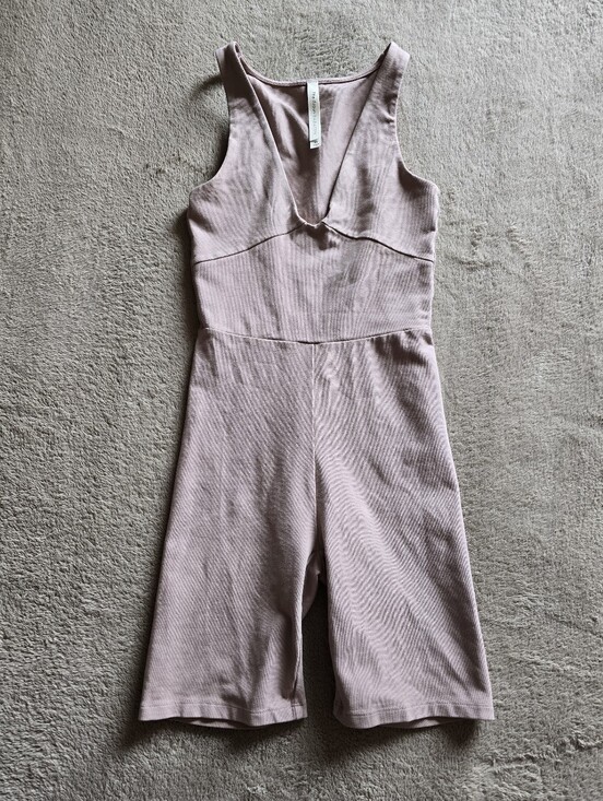 Aritzia Pants - Aritzia The Group Babaton V-neck Contour Romper Dusty Rose size XS